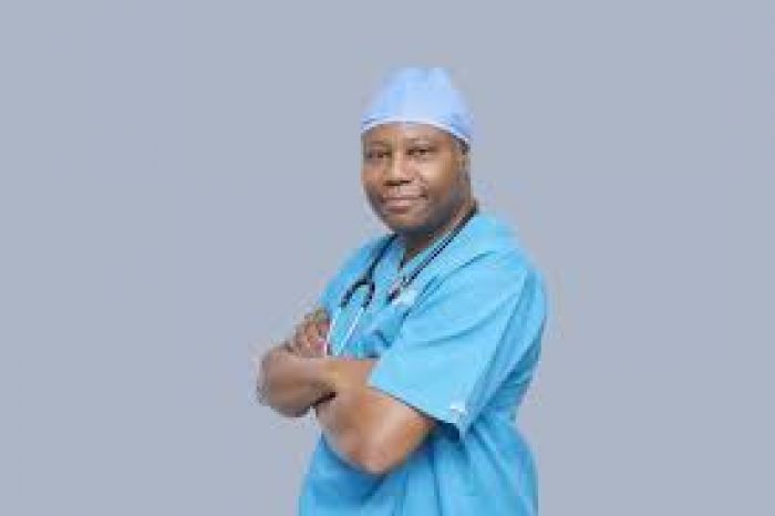 Meet Nigerian medical doctor, Seyi Oyesola who co-invented ‘hospital in a box’