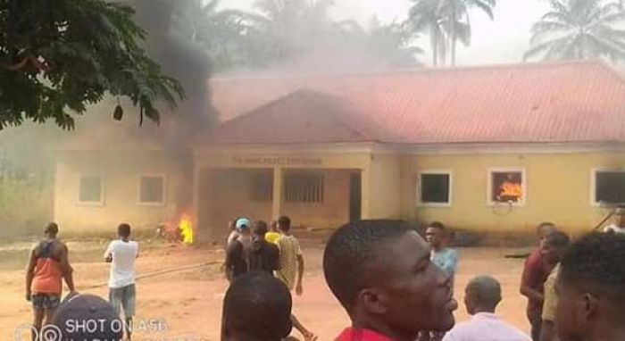 Suspected Hoodlums Set Ablaze Police Station In Anambra State