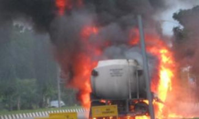 [VIDEO] One feared dead as diesel tanker explodes in Lagos